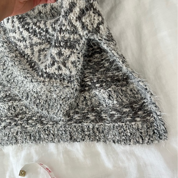 Abercrombie and Fitch geometric knit sweater size XS/sm - Picture 5 of 9
